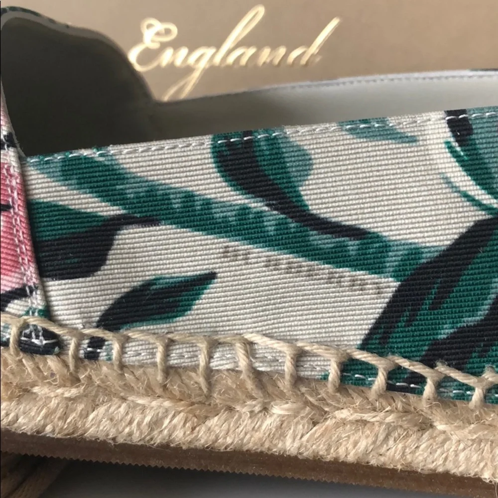 NIB Burberry Peony Rose Print Canvas Espadrilles